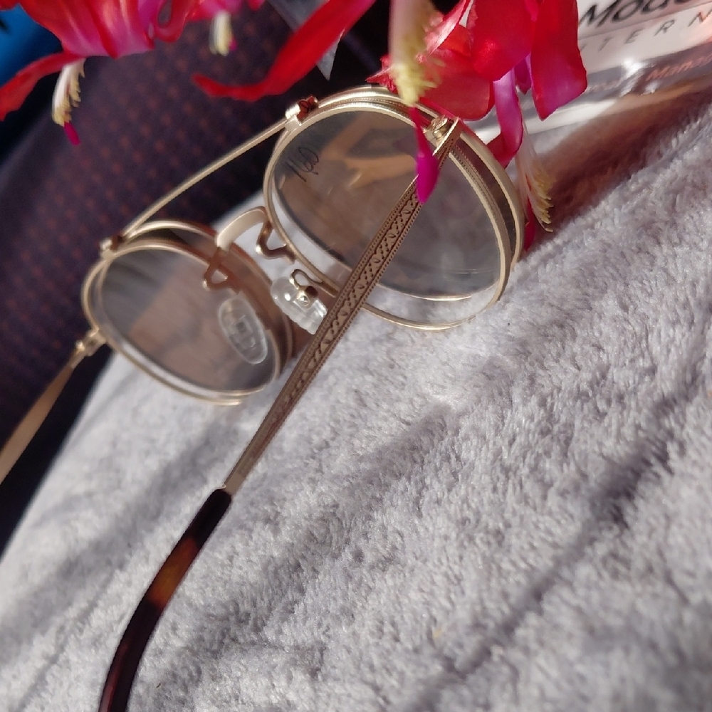 Gold Rimless Sunglasses - Picture 12 of 12
